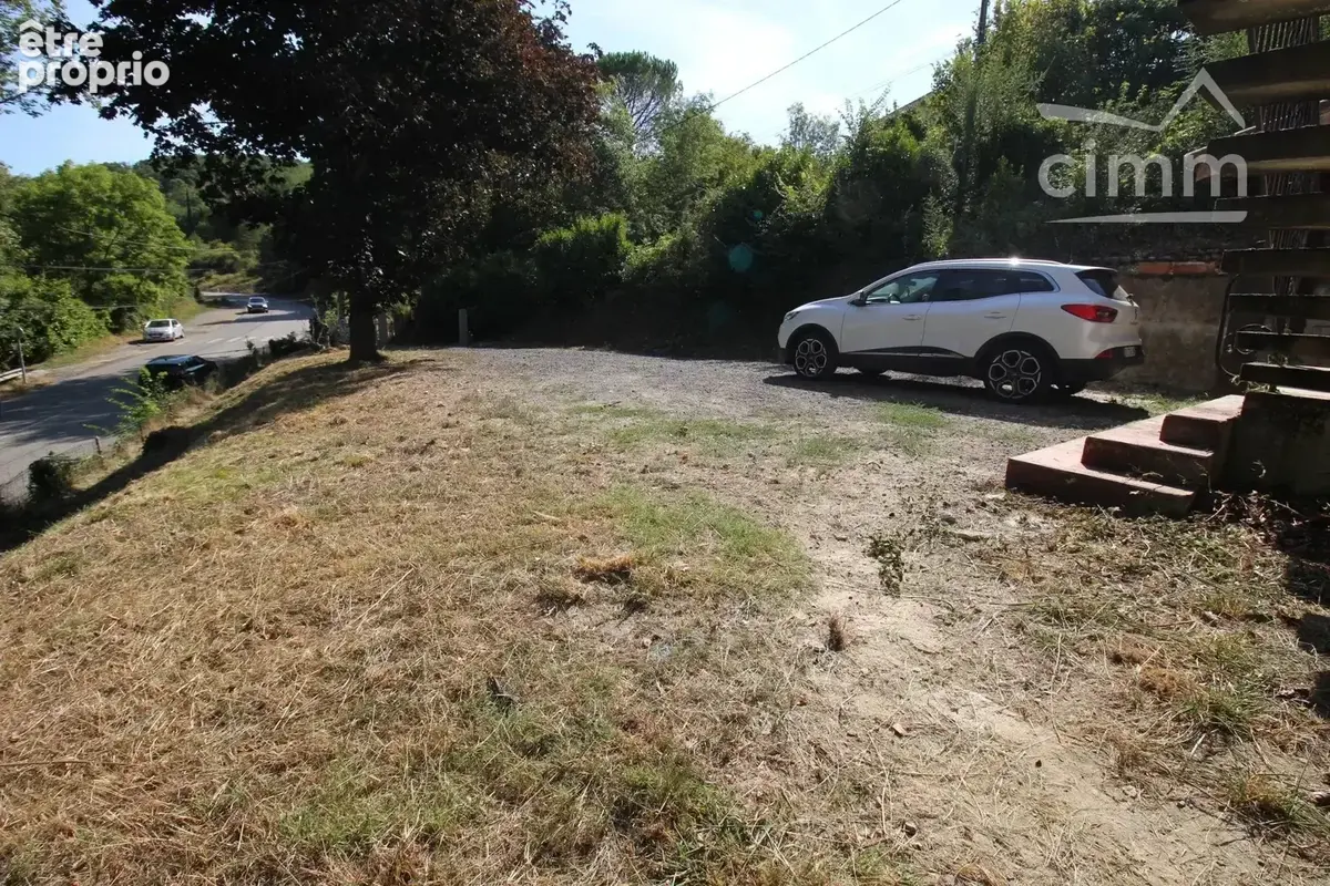 A vendre une maison entièrement rénovée avec jardin et garage - photo 2
