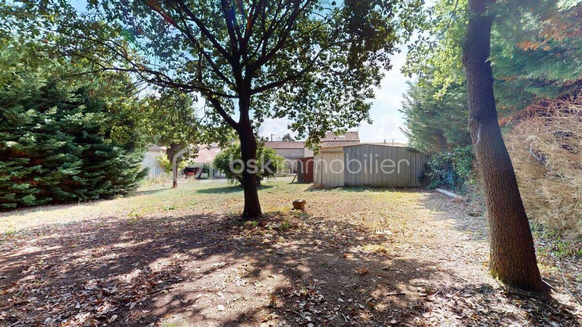Maison à Fort Potentiel avec Dépendances – Cœur de Village - photo 20