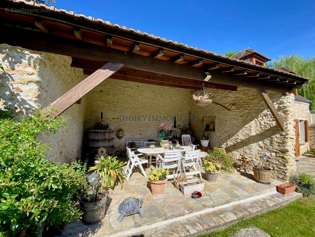 Maison à THOIRY