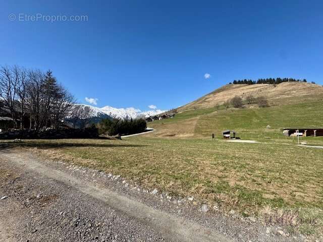 Terrain à ALBIEZ-MONTROND