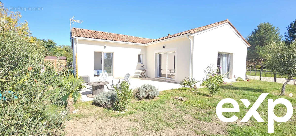 Maison à COURS-DE-PILE