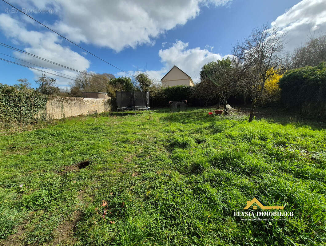 Terrain à CORNY-SUR-MOSELLE