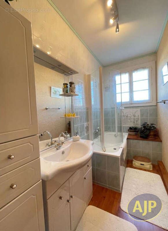 Maison à SAINT-BRIS-DES-BOIS