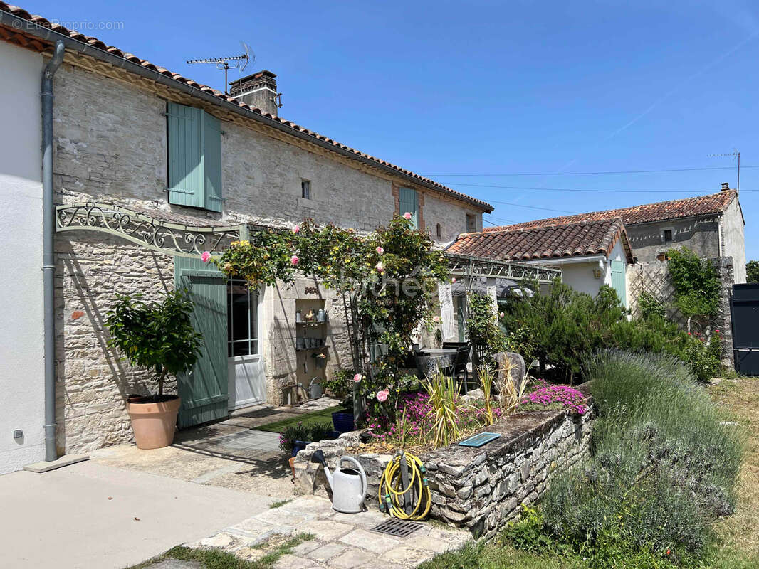 Maison à COULGENS