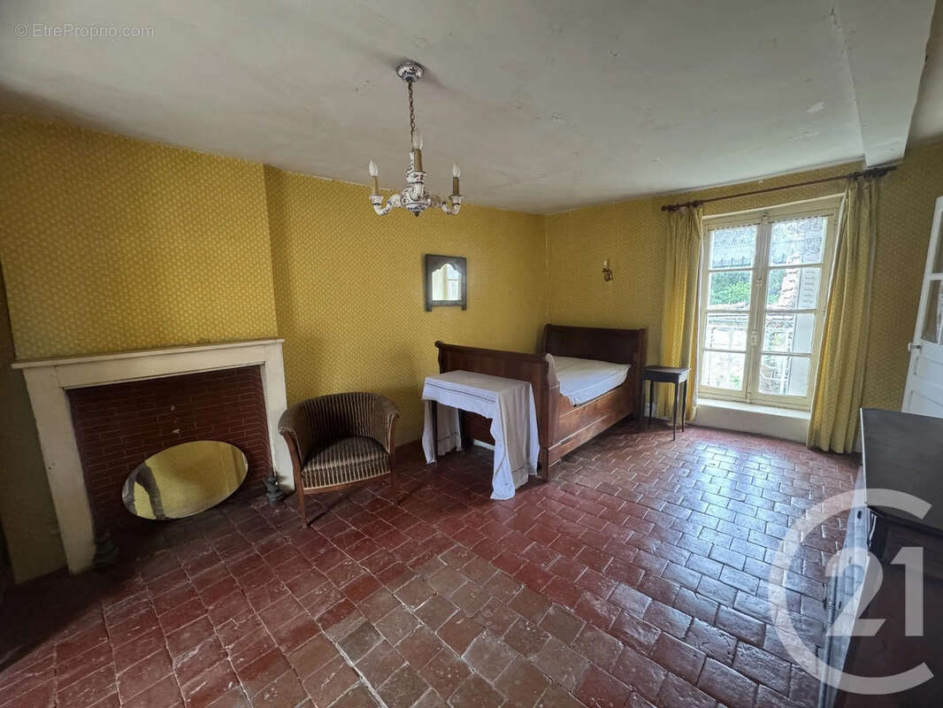 Maison à MENOU