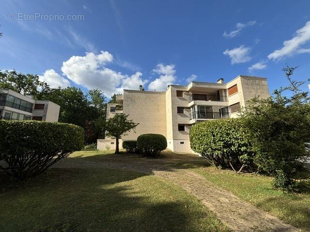 Appartement à LAMORLAYE