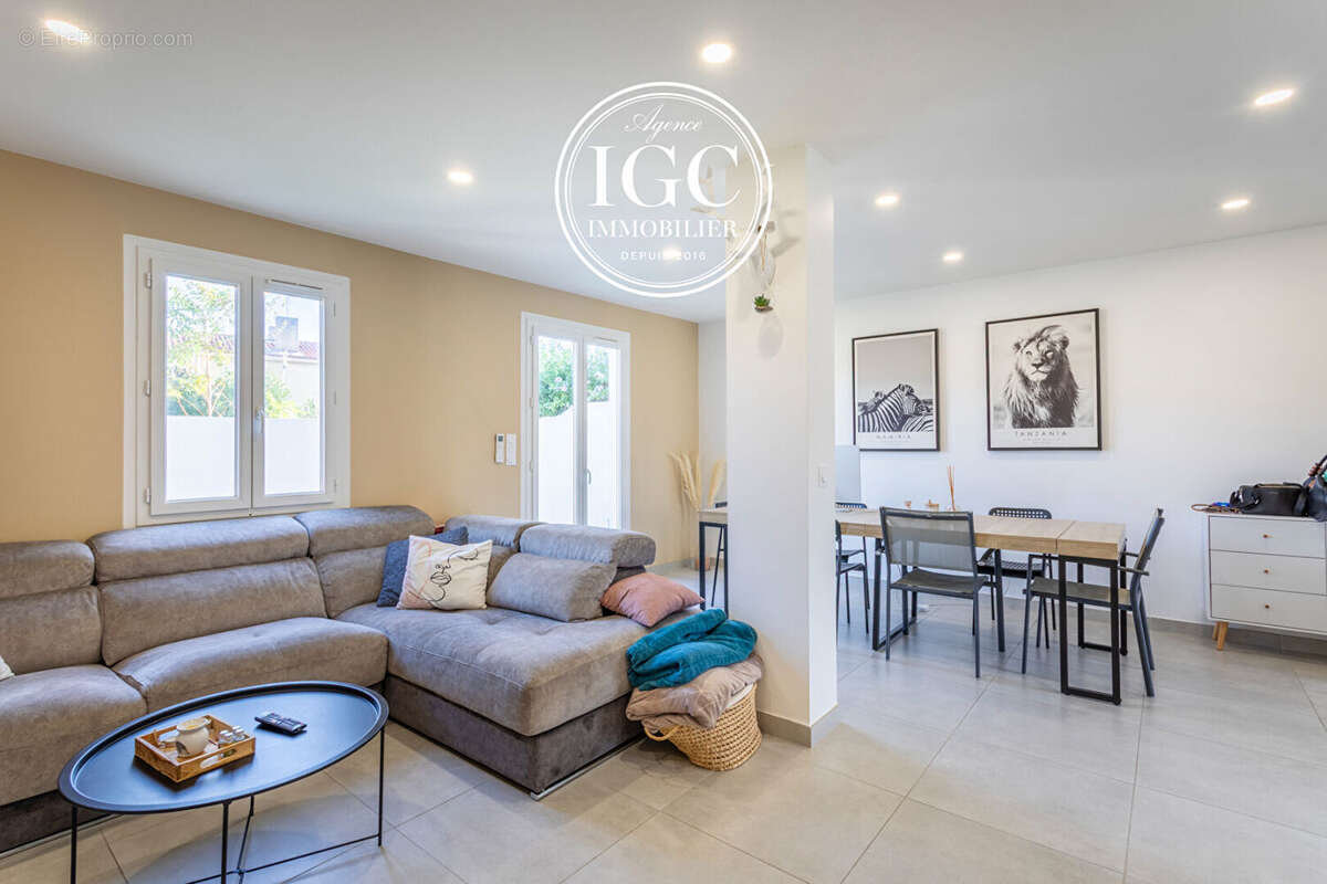 Maison à CHATEAUNEUF-LES-MARTIGUES