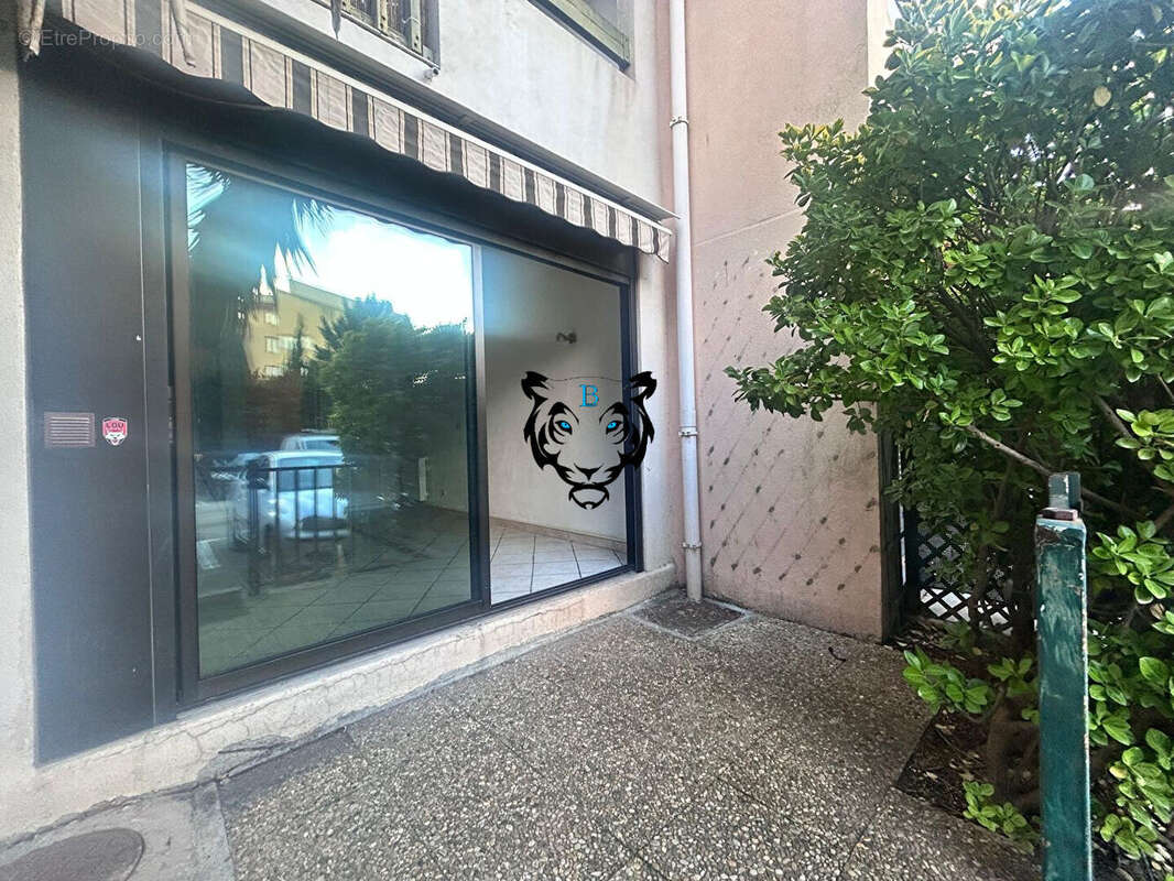Studio rez de chaussée - terrasse - parking - cave - 26.37 m2 - photo 5