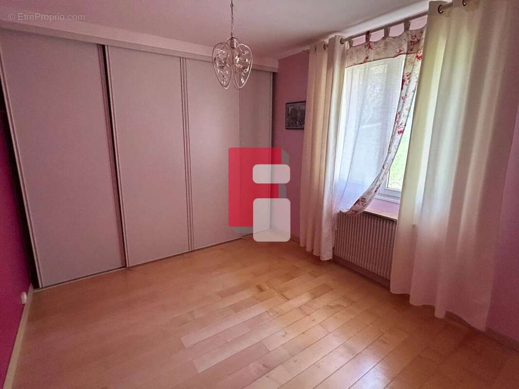 Maison à SAINT-PHAL