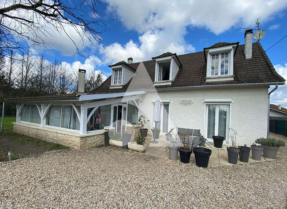 Maison à MOULIN-NEUF