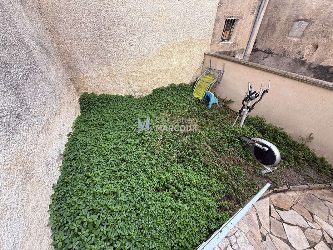 Appartement à SURY-LE-COMTAL