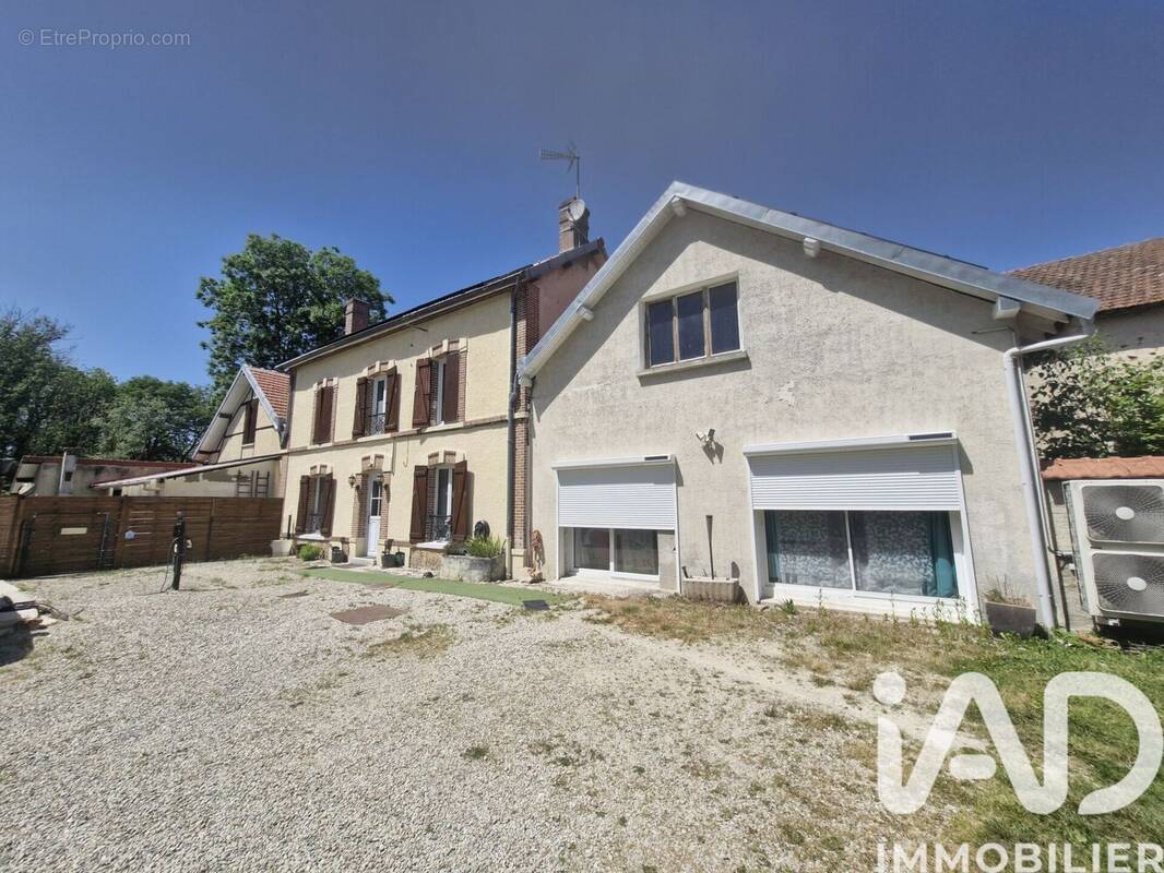 Photo 1 - Maison à ESCLAVOLLES-LUREY