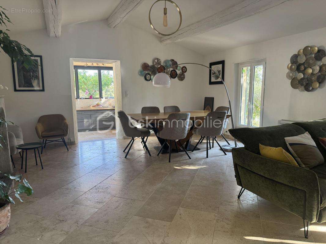 À La Roquebrussanne ( 83136), maison de charme dans un écrin de nature avec panorama exceptionnel, grand terrain et piscine - photo 13