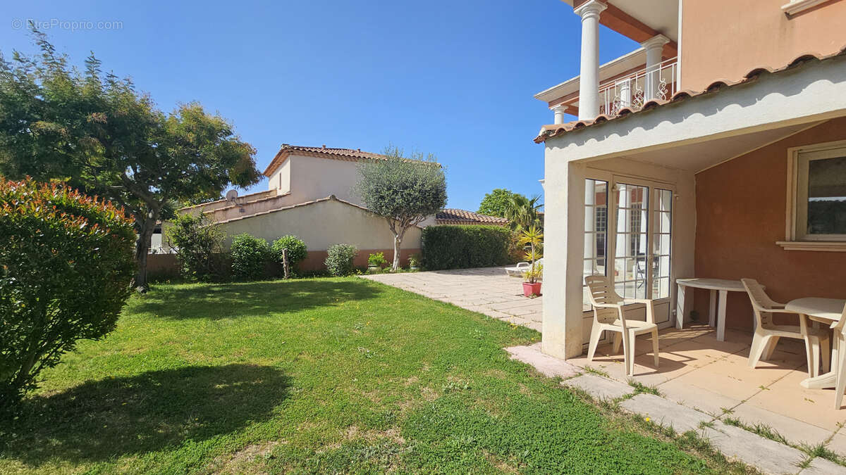 Maison à SAINT-CYR-SUR-MER