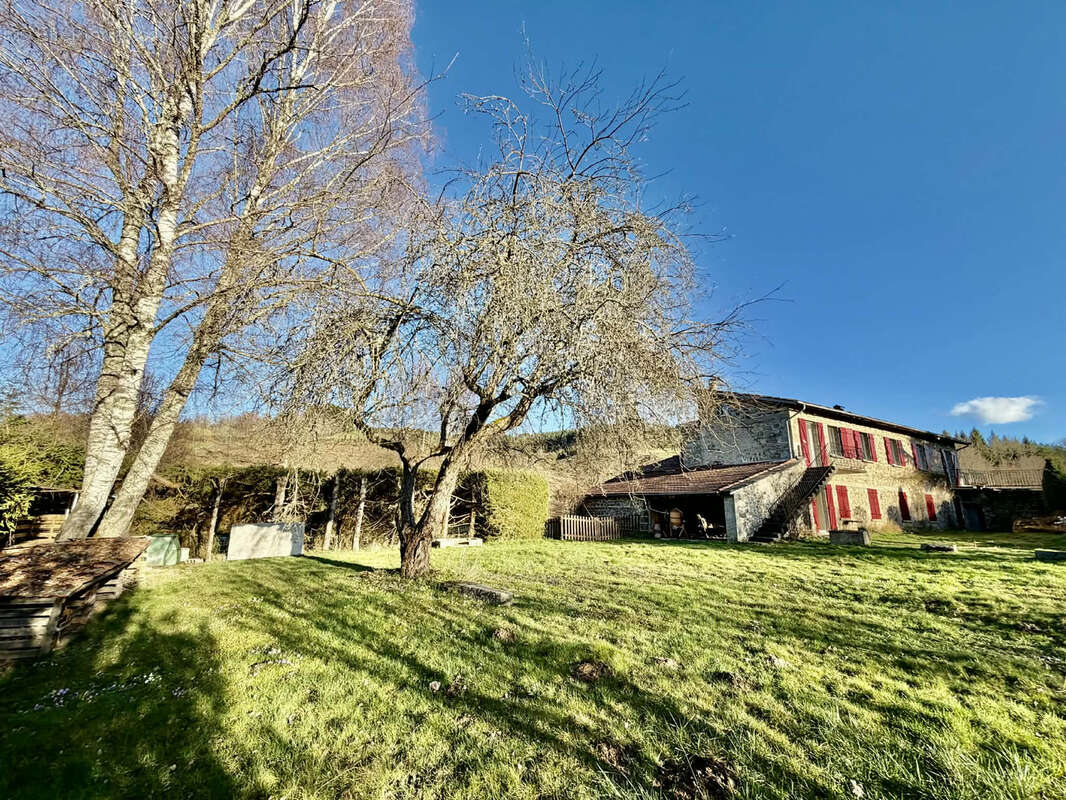 Maison à SAINT-AMANT-ROCHE-SAVINE