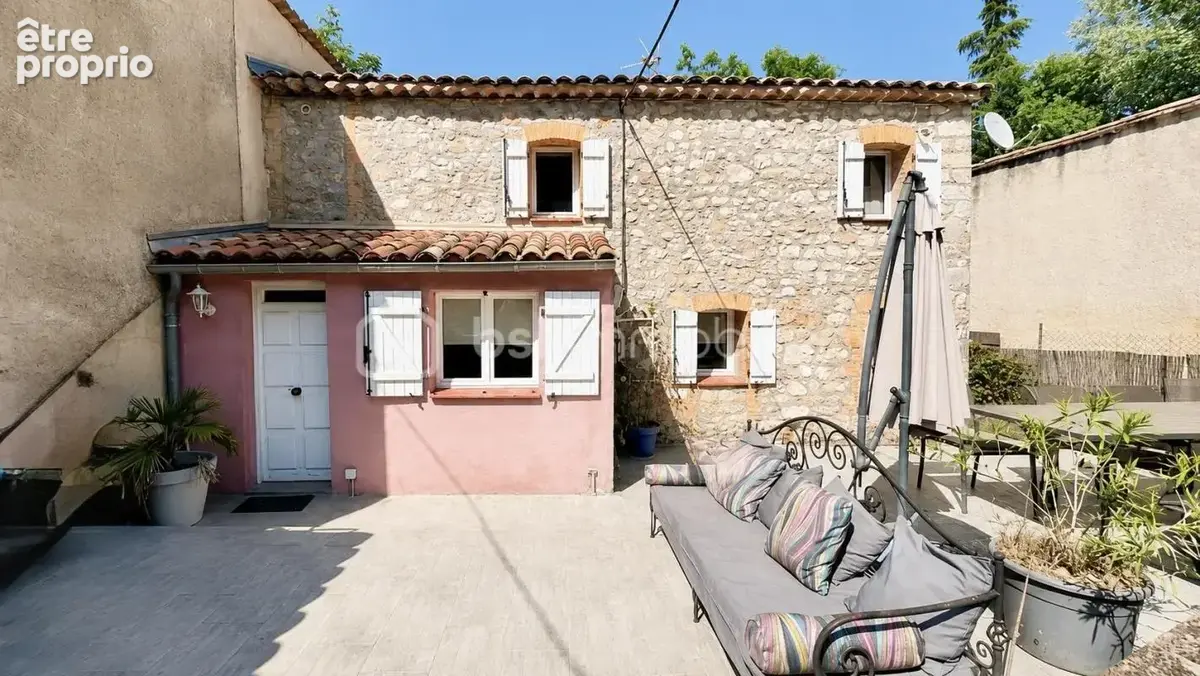 Achat Maison rénovée avec charme, jardin, terrasse et garage 2 Chambres à Mazaugues 83136 proche centre - photo 12