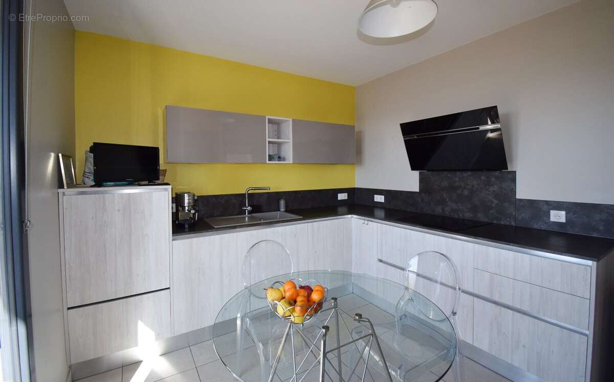 Maison à CREUZIER-LE-VIEUX