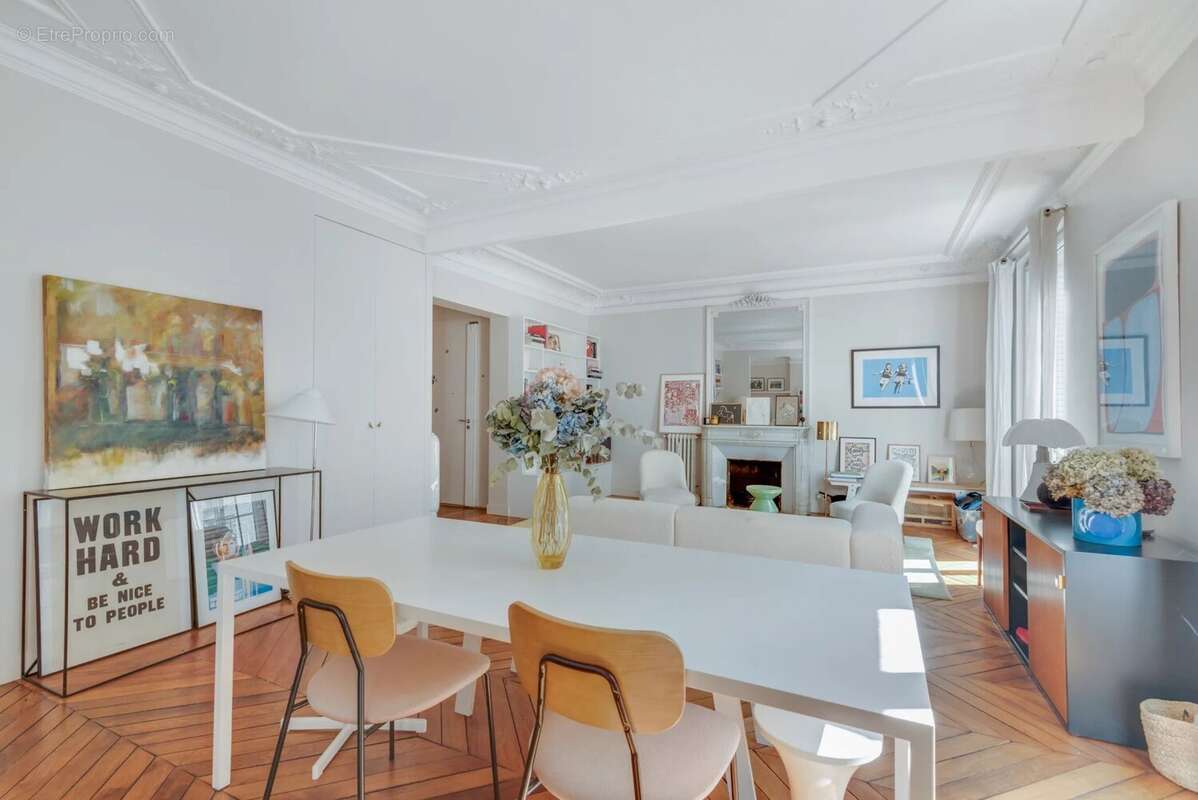 Appartement à PARIS-16E