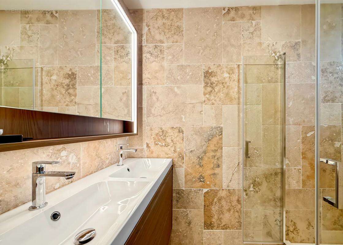 Appartement à AMBILLY