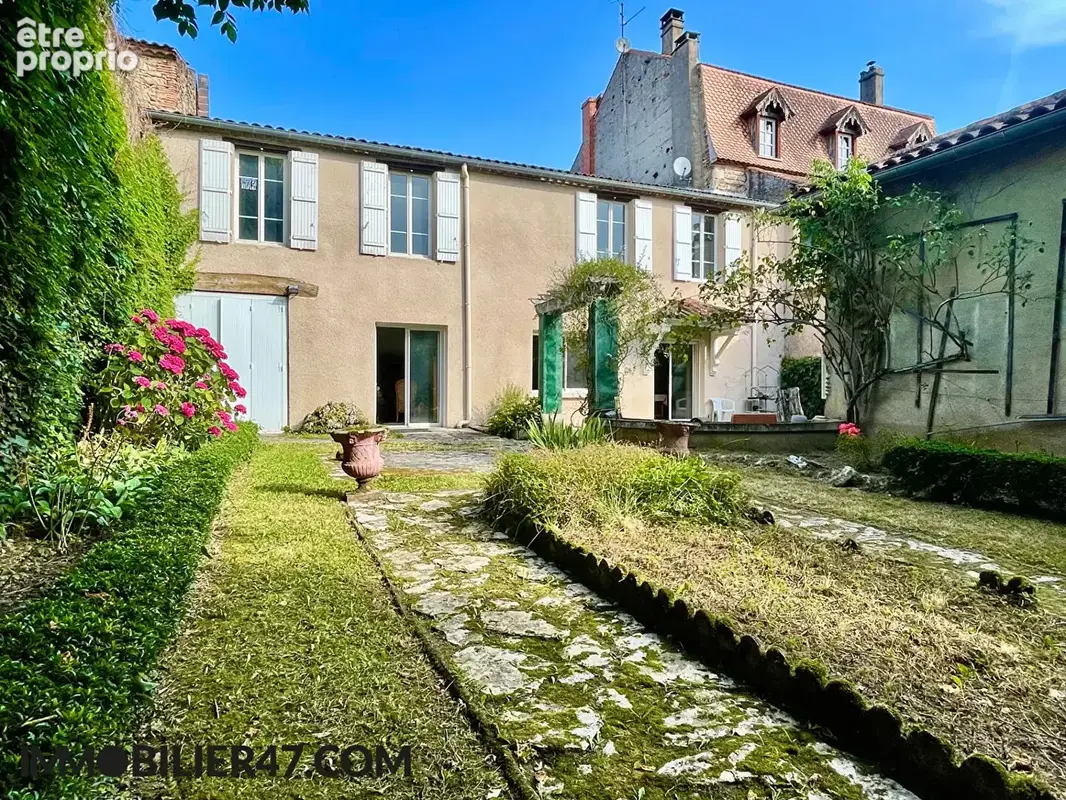 Maison de village avec jardin et garage - photo 3