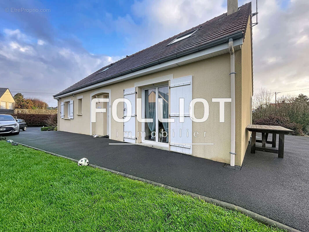 Maison à CERISY-LA-SALLE