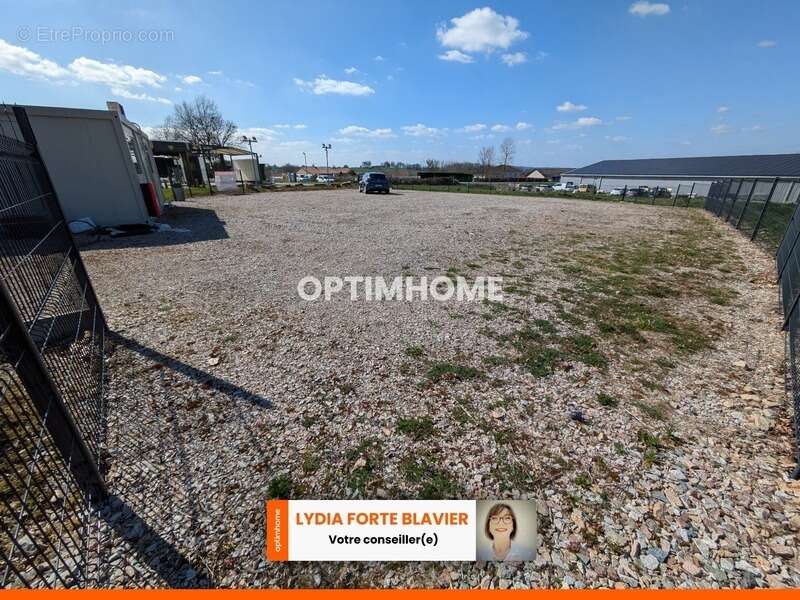 Terrain à PIERRE-BUFFIERE