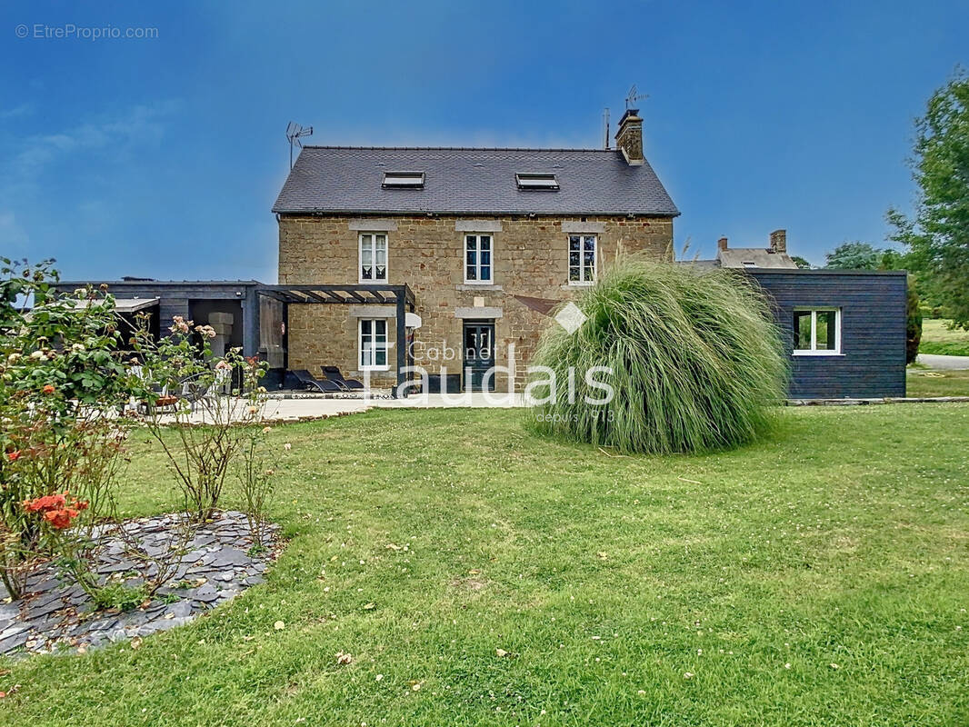 Maison à DOMJEAN