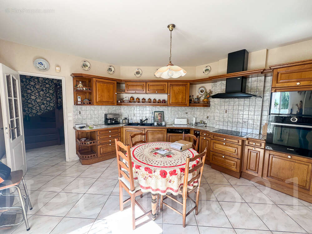 magnifique vue pour cette maison en plein centre ville - photo 3