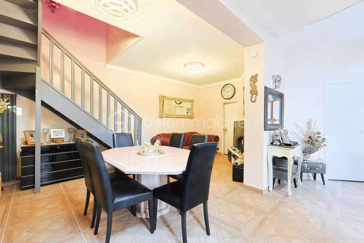 Maison à CRECY-LA-CHAPELLE