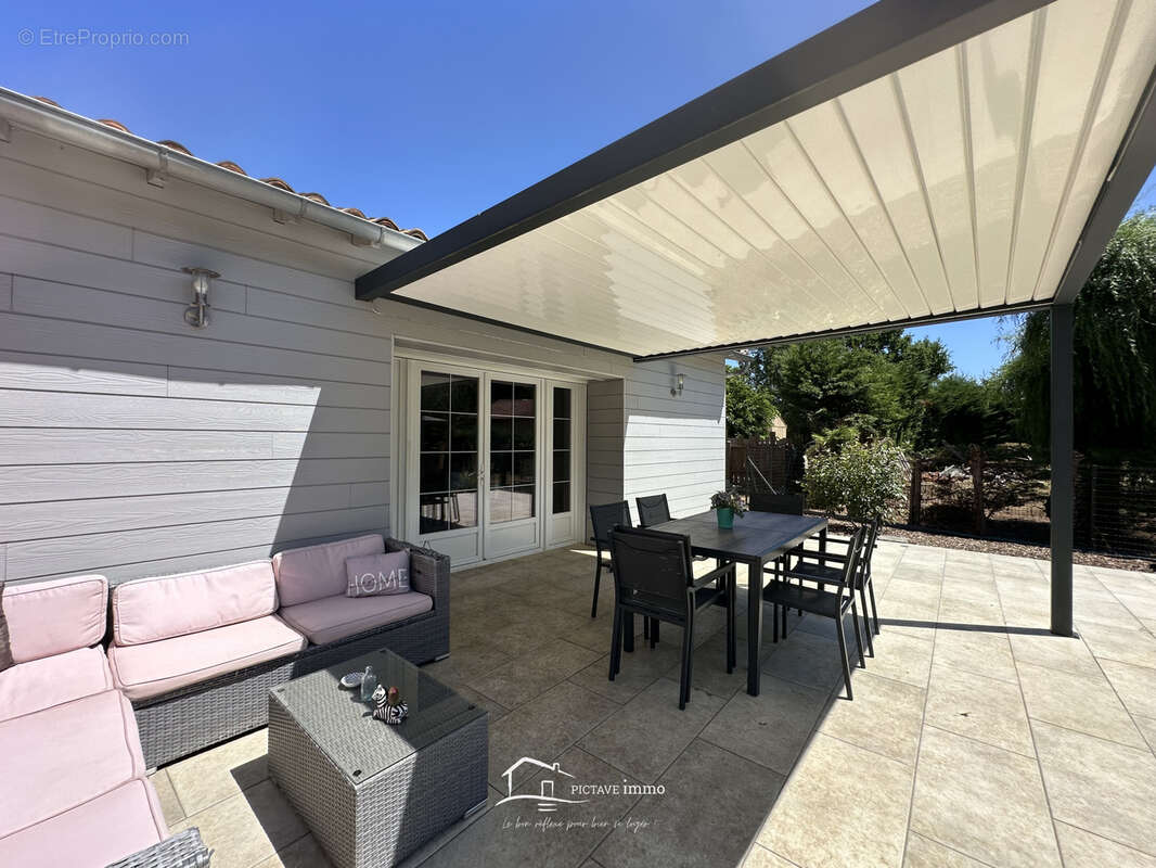 Maison de plain-pied avec piscine, dépendances et beau potentiel d’agrandissement - photo 9