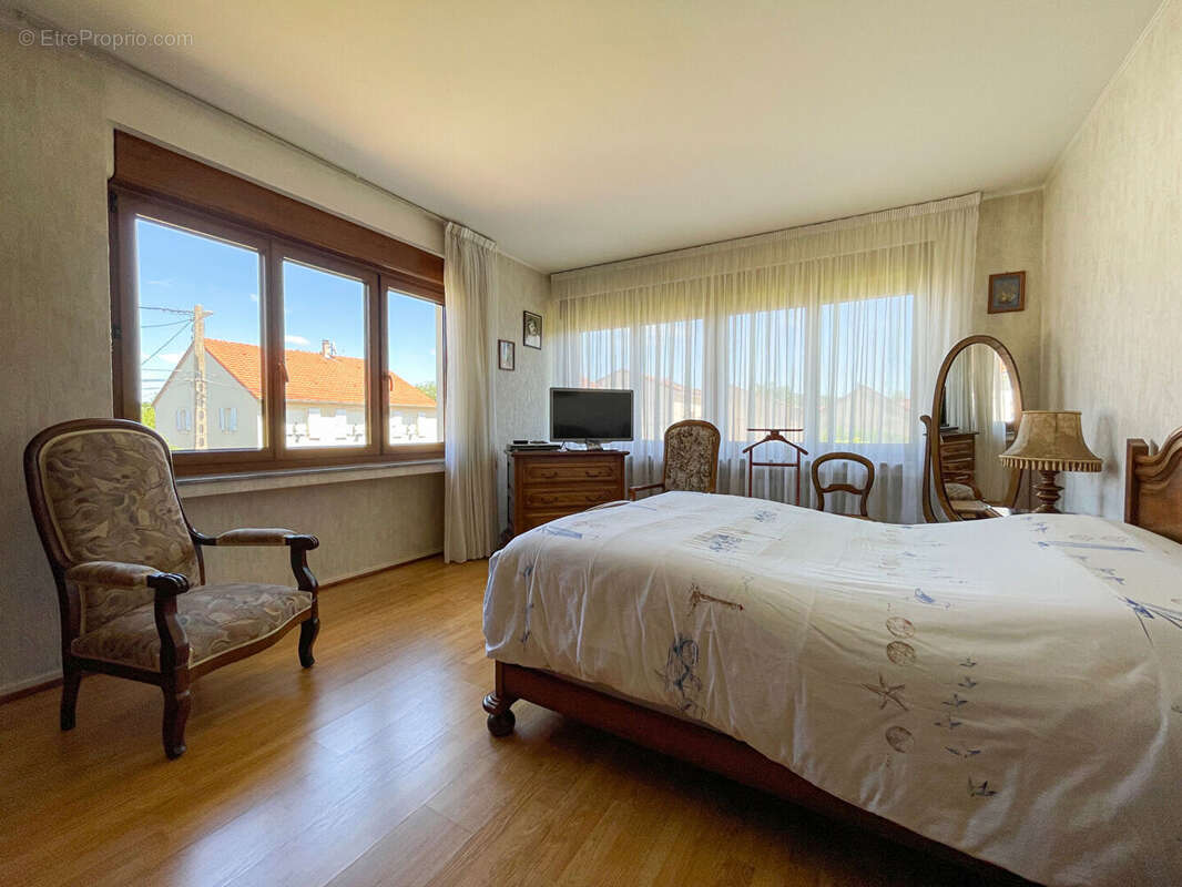 Maison individuelle de 9 pièces sur 220 m2 à Ancy Dornot - photo 6
