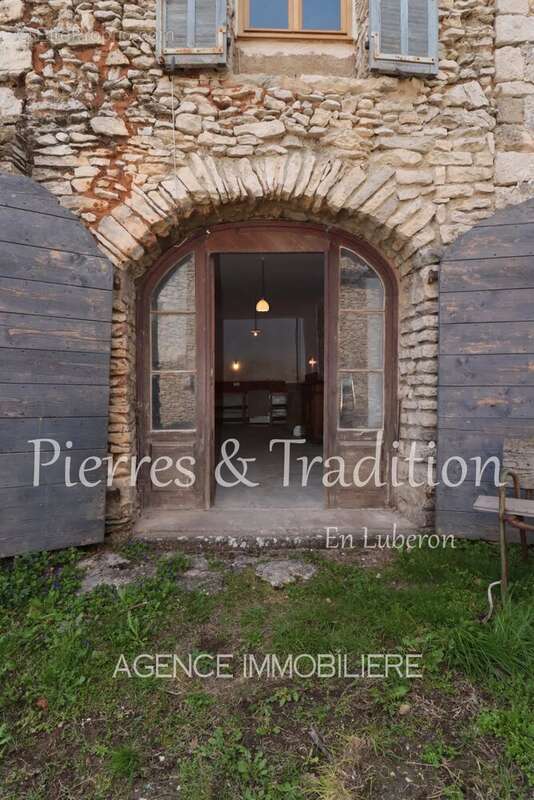 Maison à SAINT-SATURNIN-LES-APT