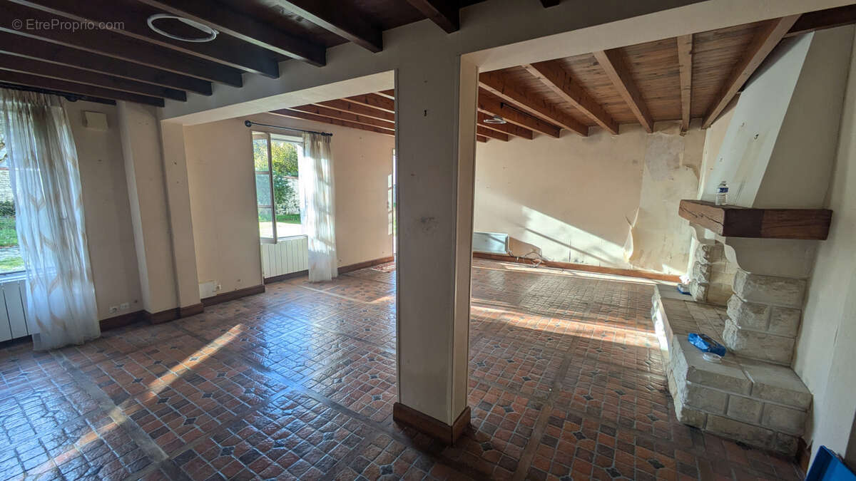 Maison à FRONTENAY-ROHAN-ROHAN