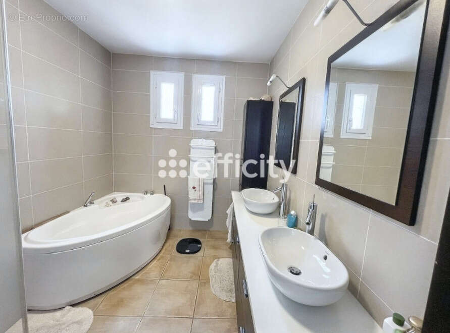 Maison 160 m² à Martigues  - photo 11