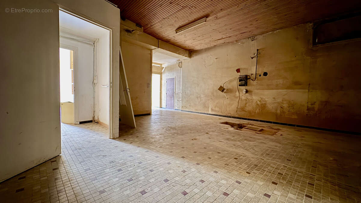 À Chauriat (63),  appartement à rénover. - photo 3
