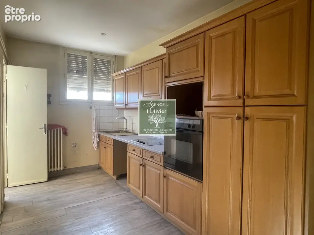 TRINQUETAILLE - Appartement de 88m2 avec deux balcons et deux caves - photo 5