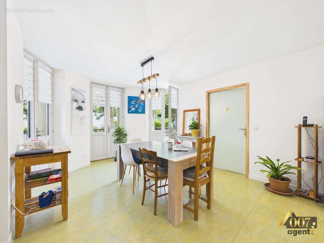 Maison 239 m² à Moutiers  - photo 2