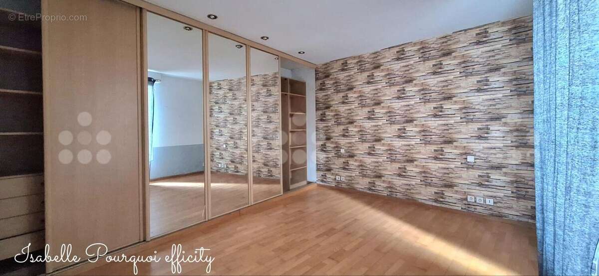 Maison à CROUTTES-SUR-MARNE