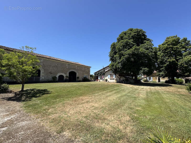Magnifique maison avec gite, piscine et 1.1ha - photo 12