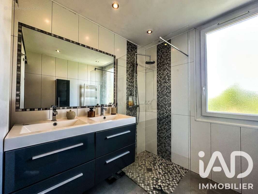 Appartement 74 m² à Toulon  - photo 9