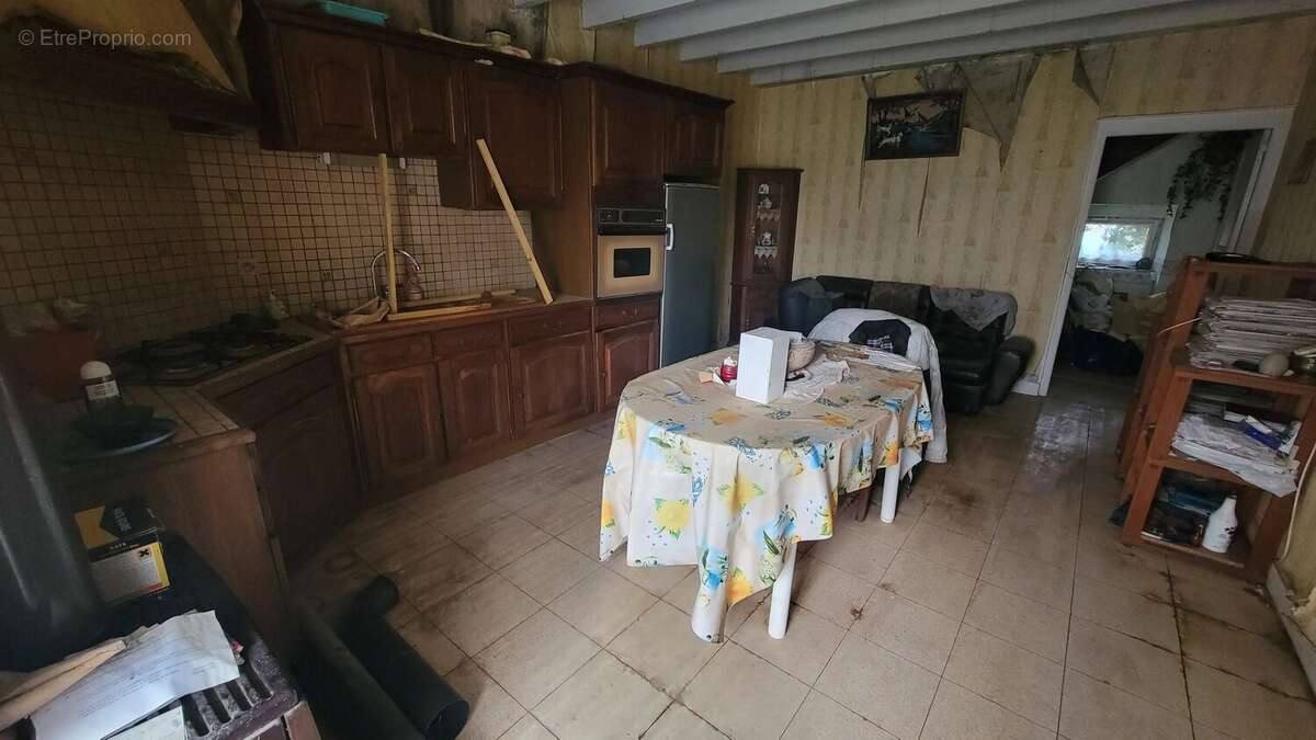 Maison de village à rénover avec dépendances - photo 5