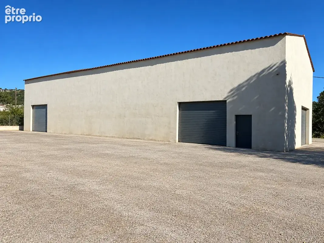 Entrepot avec appartement a vendre - 400 m2 - photo 1