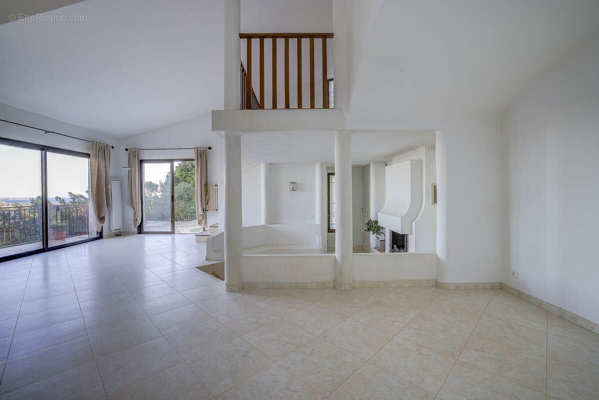 Maison à MANDELIEU-LA-NAPOULE