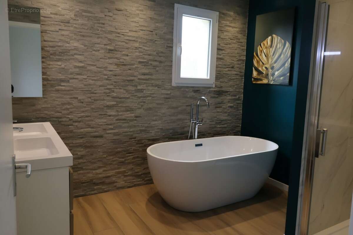 Maison à MEYRIEU-LES-ETANGS