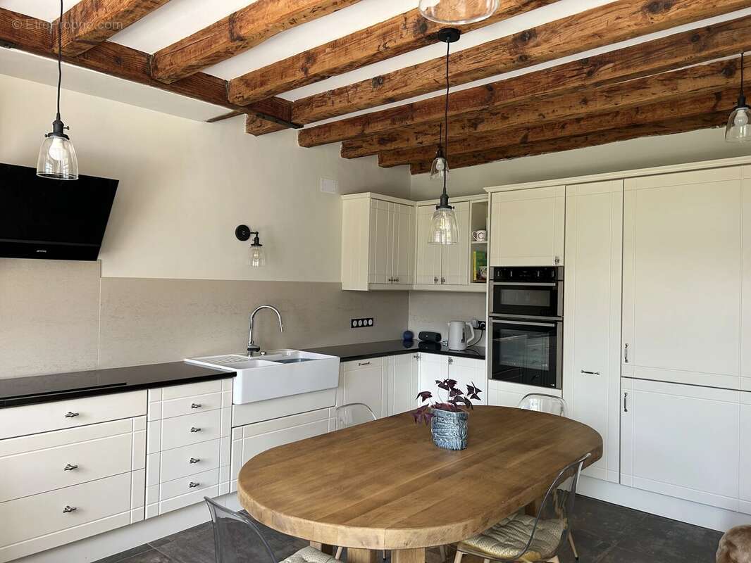 Trois superbes propriétés situées dans leur propre hameau - photo 3