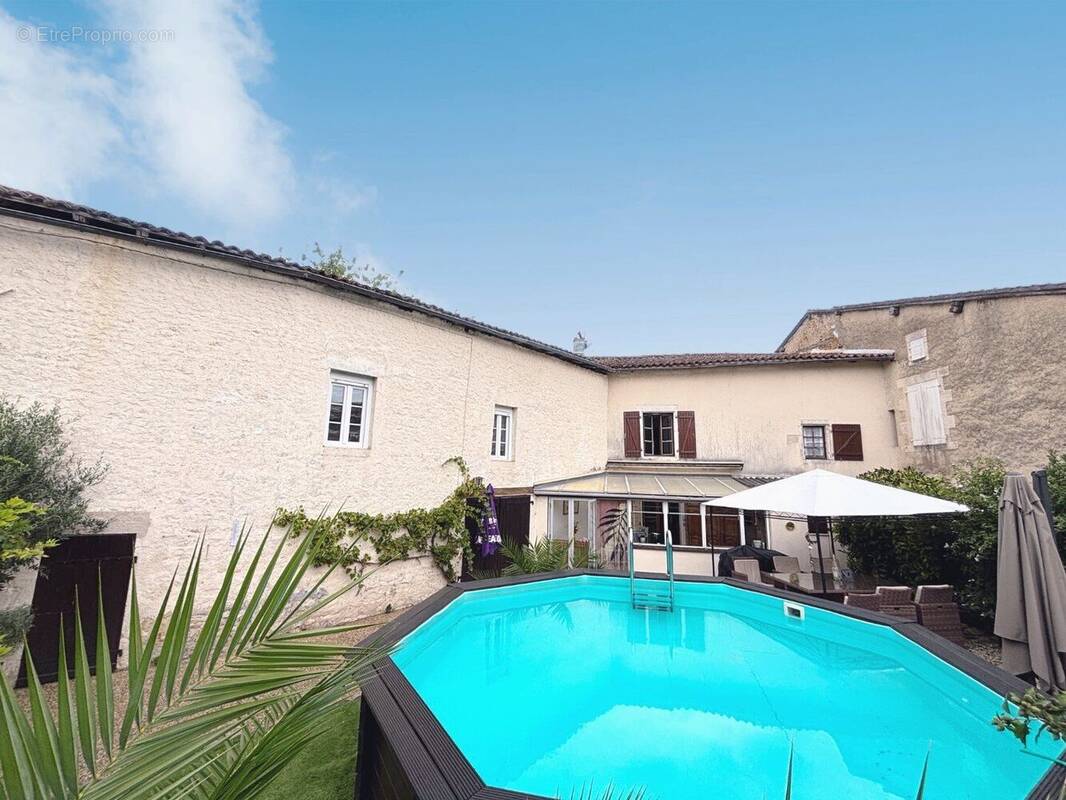 Maison à NANTEUIL-EN-VALLEE