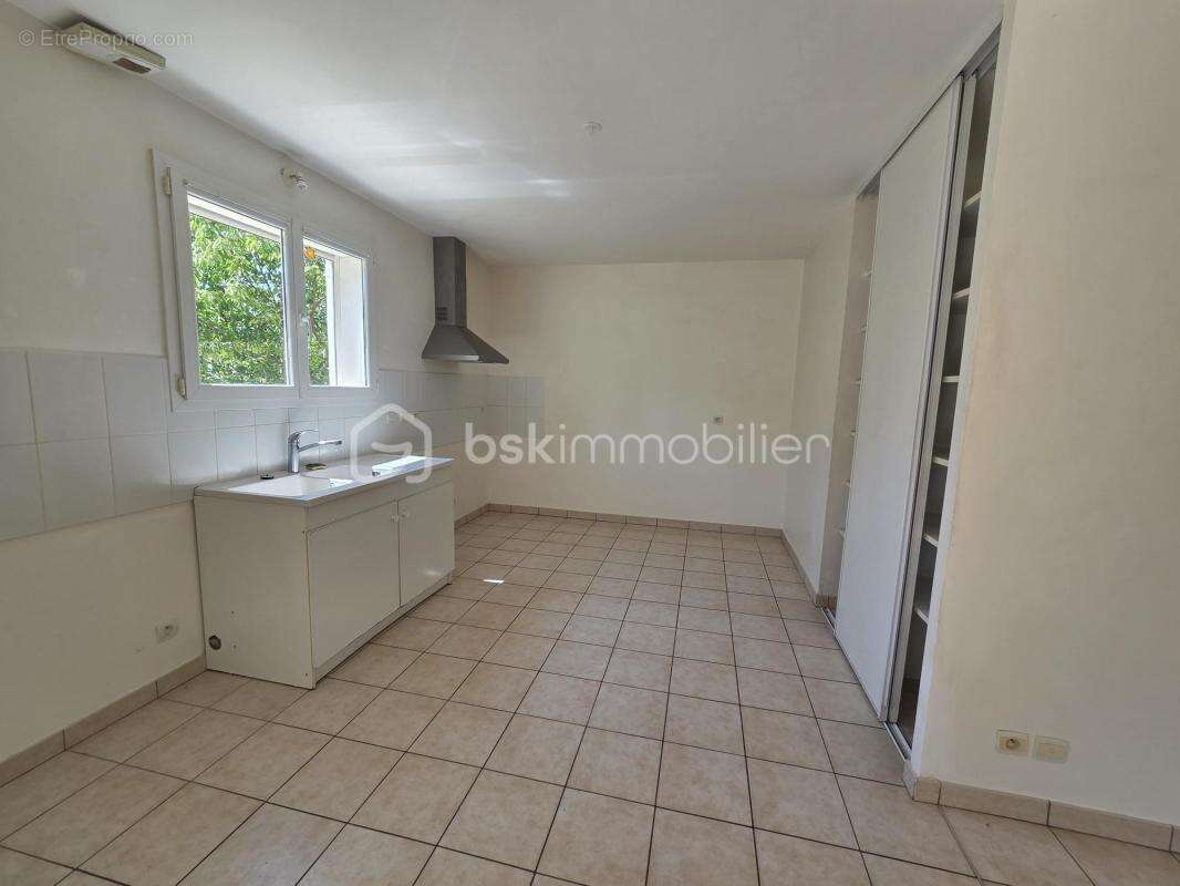 SAINT-ROMAN – Le confort d'une maison récente, la sérénité d'un environnement privilégié - photo 10