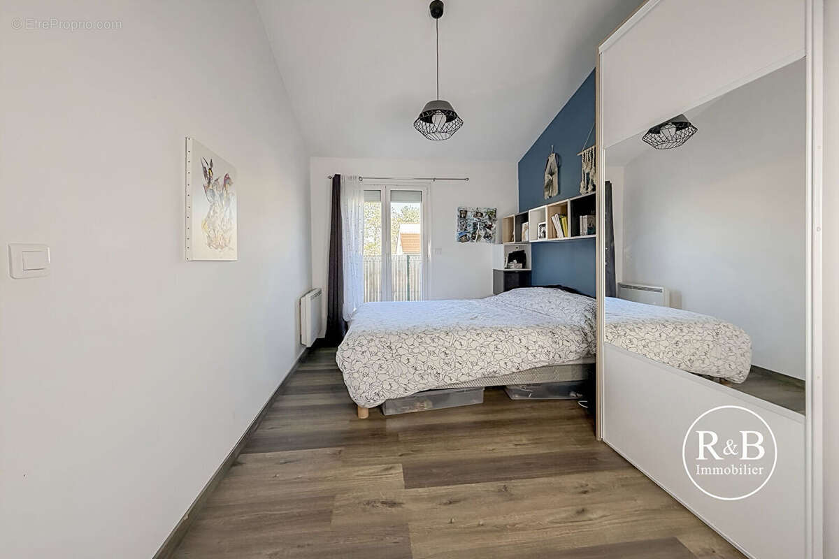 Maison à LES CLAYES-SOUS-BOIS