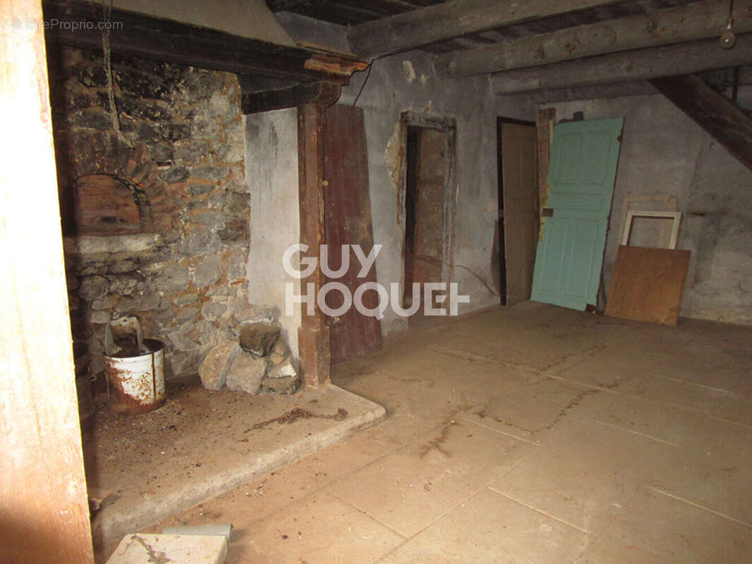 Maison à SAINT-PRIVAT-DU-DRAGON