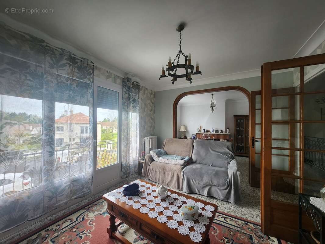 Maison à SAINT-YRIEIX-LA-PERCHE